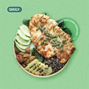 سالاد سبز با مرغ گریل و کینوا